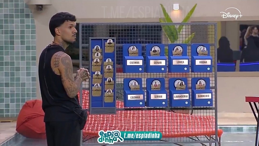 Funcionários da Casa do Trampo recebem uniforme na Casa do Patrão